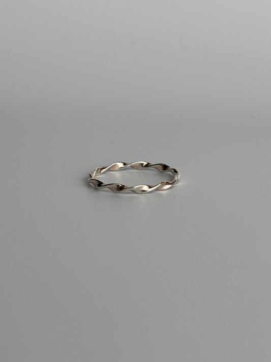 Twisted Band Ring